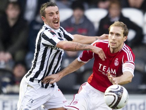 Dougie Imrie battles with Russell Anderson