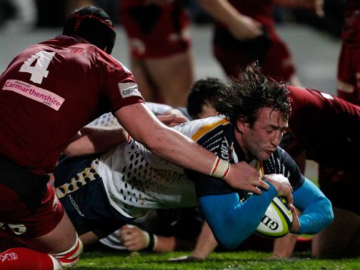 Neil Best goes over for Worcester