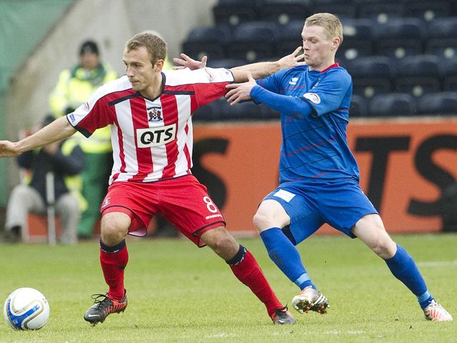 Liam Kelly holds off the challenge from Billy McKay