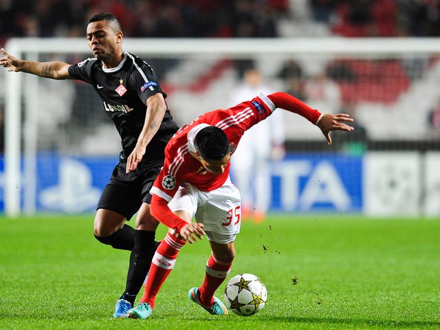 Rafael Carioca and Lorenzo Melgarejo battle for the ball
