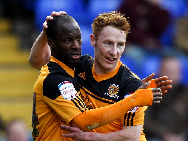 Sone Aluko and Stephen Quinn celebrate for Hull