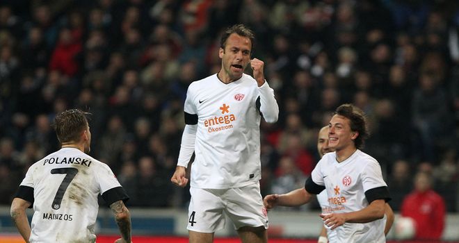Nikolce Noveski celebrates his goal for Mainz