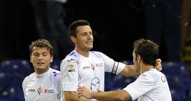 Fiorentina celebrate Manuel Pasqual's goal