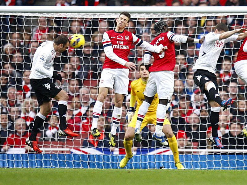 On the half hour, Fulham pull a goal back when Dimitar Berbatov heads home a corner from Bryan Ruiz.