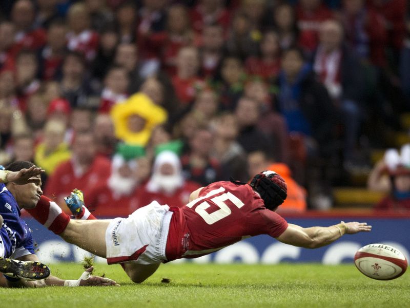 Leigh Halfpenny just failed to prevent Johnny Leota's match-winning try