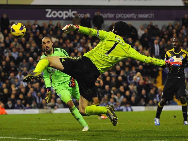 Chelsea throw Petr Cech forward at the death and the Czech goalkeeper nearly gets on the end of a ball to the far post.