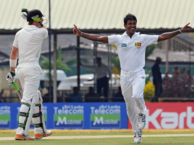 Nuwan Kulasekara struck early to get rid of Martin Guptill.