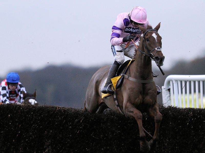 Feature race and Silviniaco Conti runs and jumps his rivals ragged