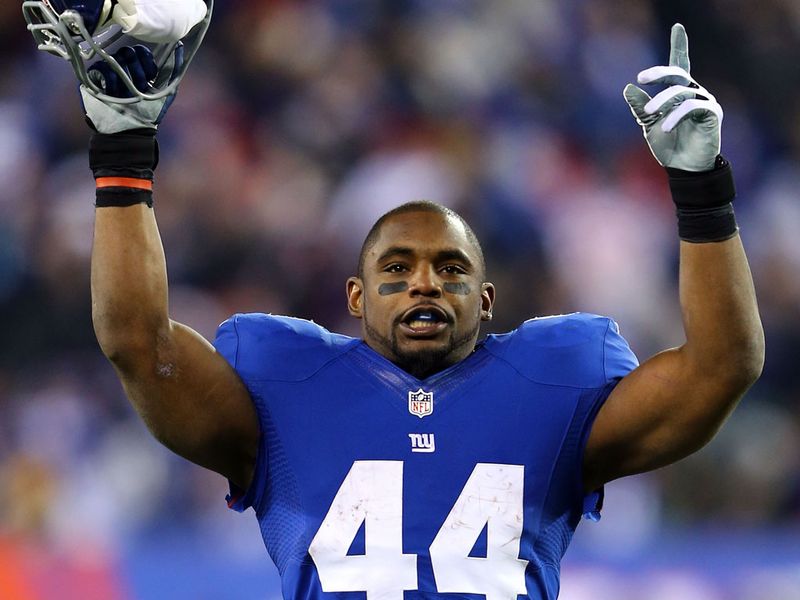 Ahmad Bradshaw celebrates a touchline review favouring New York, helping the Giants record a 38-10 victory over Green Bay