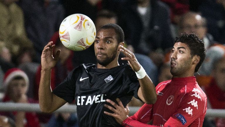Wilson Eduardo holds off Iyad Khutaba