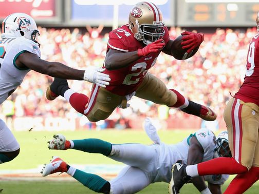 Anthony Dixon dives in for a San Francisco touchdown