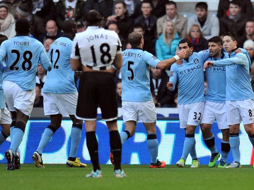 Sergio Aguero celebrates his goal for Man City