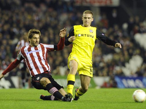 Fernando Llorente tackles Pavel Kaderabek