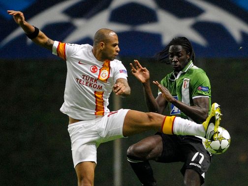 Felipe Melo and Eder battle for the ball