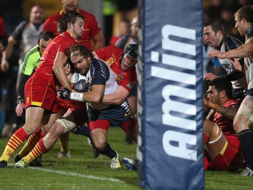 Andy Goode goes over for a Worcester try