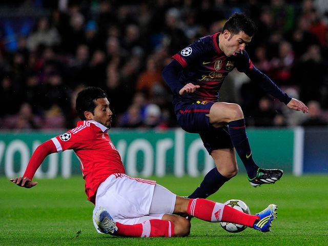 David Villa skips a challenge from Marcelo Garay