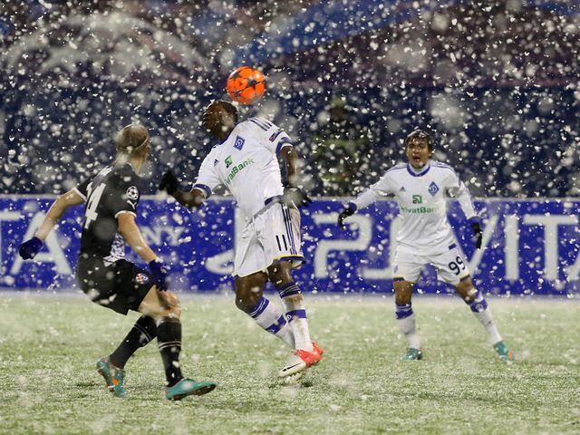 Domagoj Vida and Ideye Brown battle it out in the snow