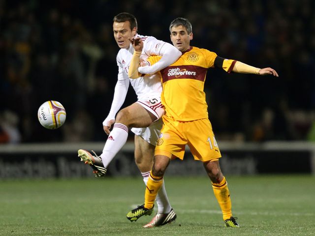 Gavin Rae and Keith Lasley battle for the ball