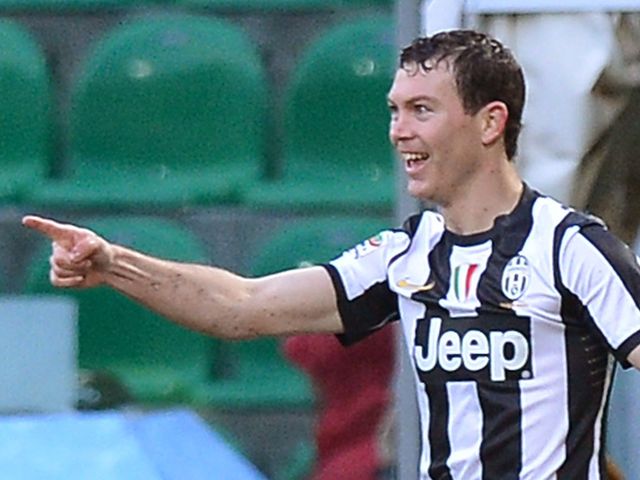 Stephan Lichtsteiner celebrates his goal