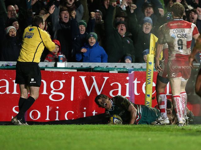 Anthony Allen claims a Leicester try