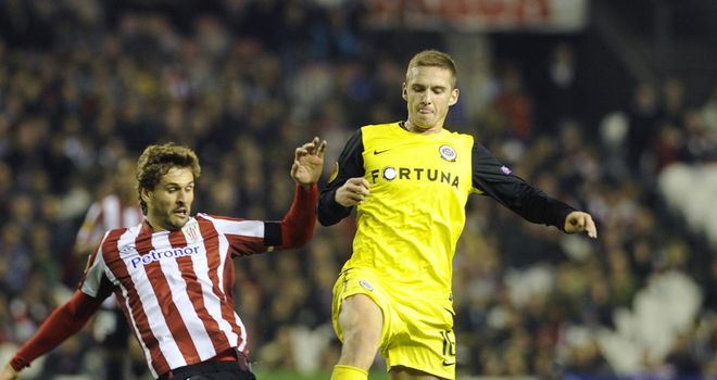 Fernando Llorente tackles Pavel Kaderabek