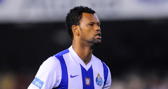 Rolando in action for FC Porto
