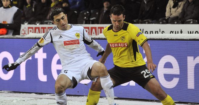 Odil Ahmedov and Raphael Nuzzolo battle for possession
