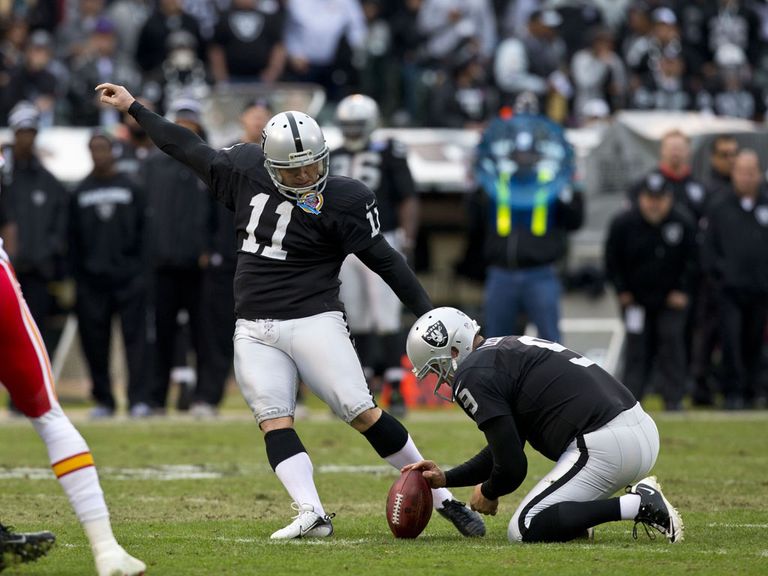 Janikowski slots home one of his field goals