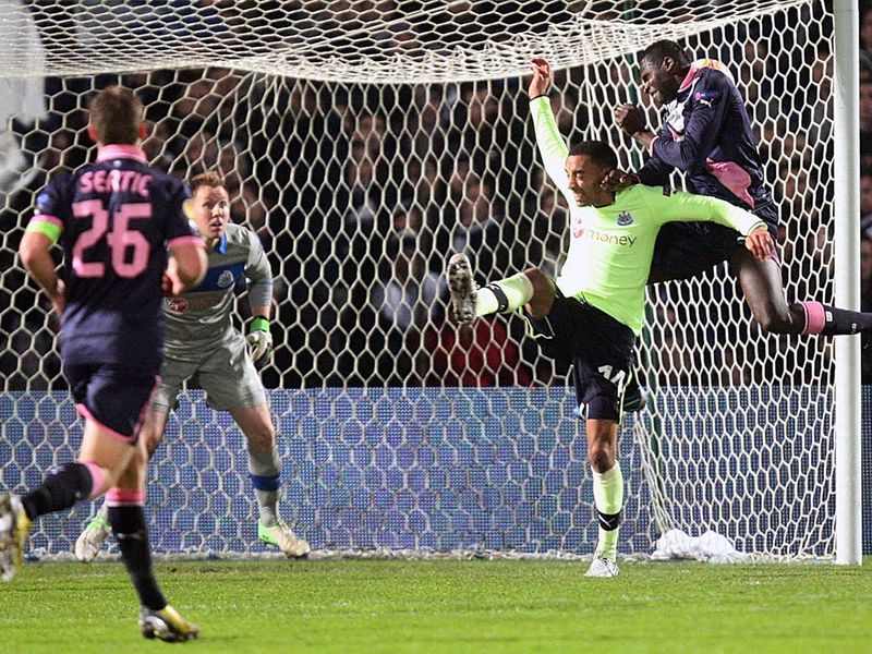 Cheick Diabate scores the opening goal for Bordeaux