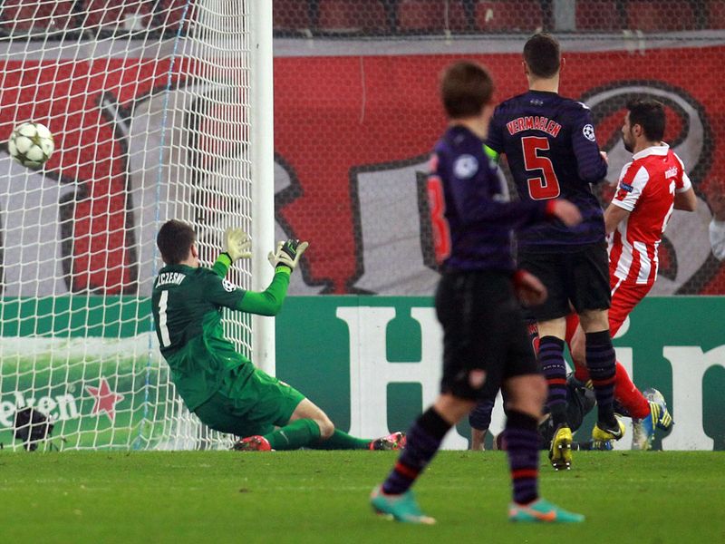 Giannis Maniatis brought Olympiacos back on level terms
