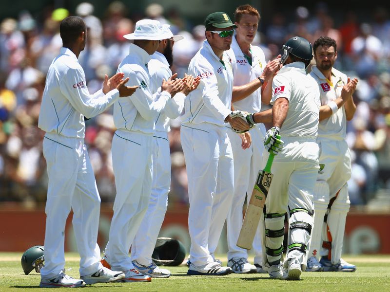 Ricky Ponting came in for his final Test knock and was given a guard of honour by the Proteas.