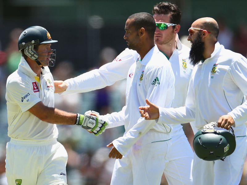 ...but could only make eight before being dismissed by Robin Peterson. The SA players rushed to shake his hand as he left the field.