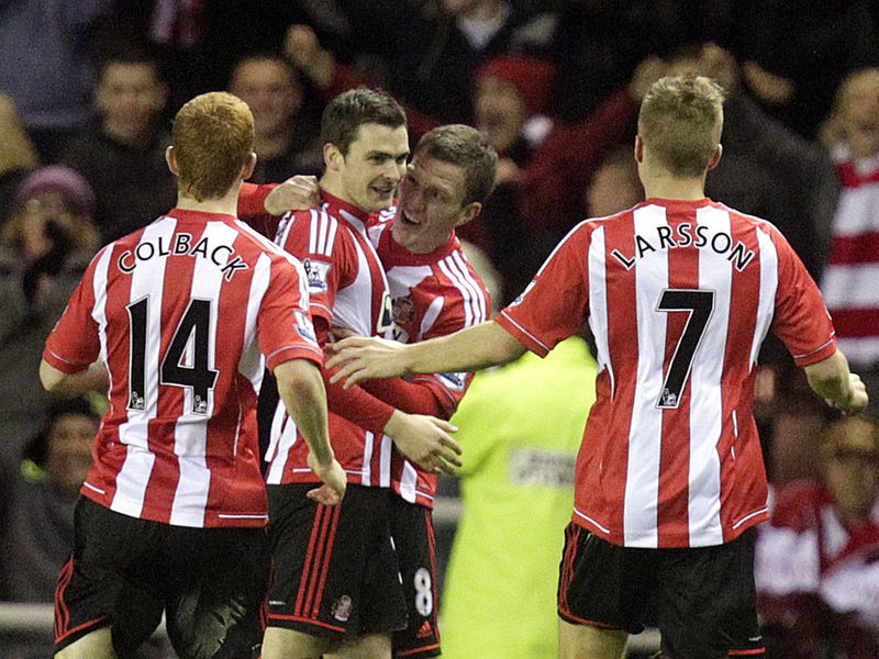 Adam Johnson's goal gives Sunderland a 1-0 lead over Manchester City