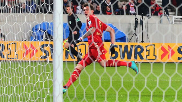 Mario Mandzukic nets for the leaders