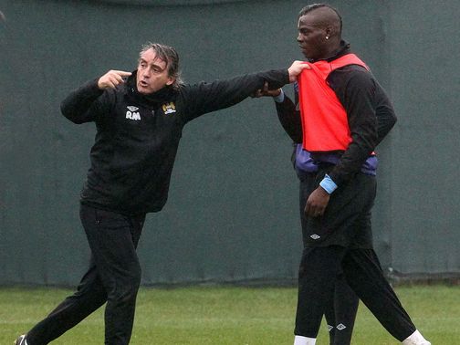Mancini makes a forceful point to his striker&nbsp;