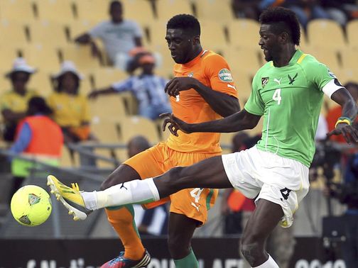 Emmanuel Adebayor and Kolo Toure battle for possession