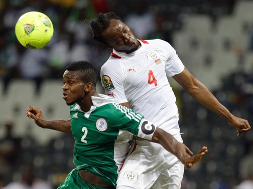 Joseph Yobo battles against Bakary Kone