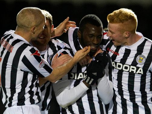 Esmael Goncalves celebrates his goal