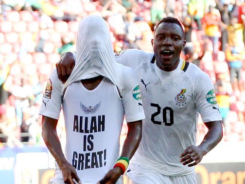 Mubarak Wakaso celebrates with Kwadwo Asamoah