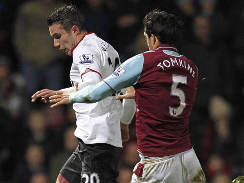 Van Persie rescued Manchester United