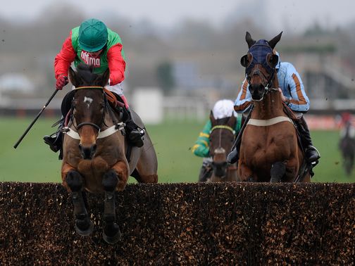 Vino Griego (right) in action