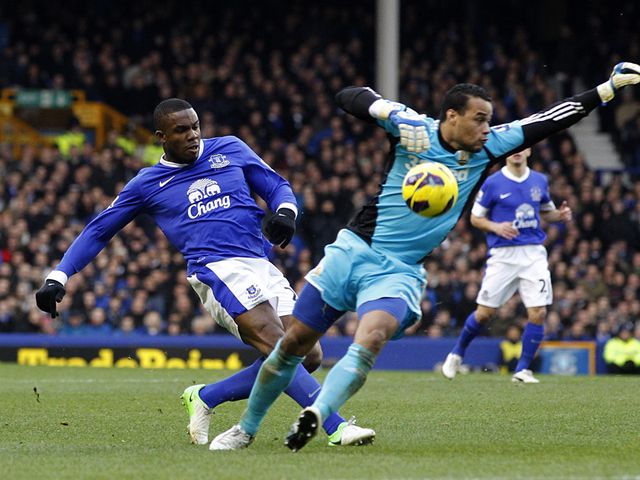 Victor Anichebe can't quite beat Michel Vorm