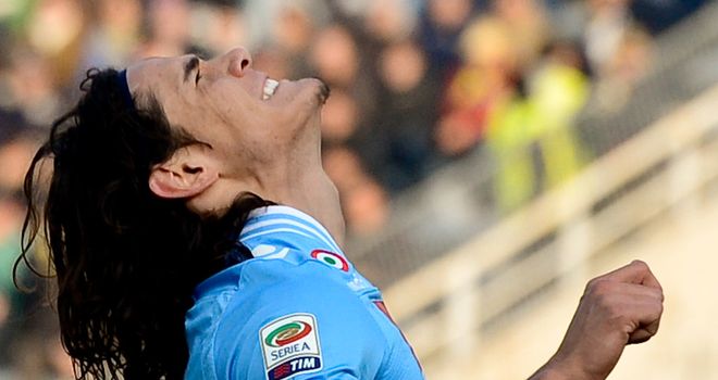 Edinson Cavani celebrates his winner