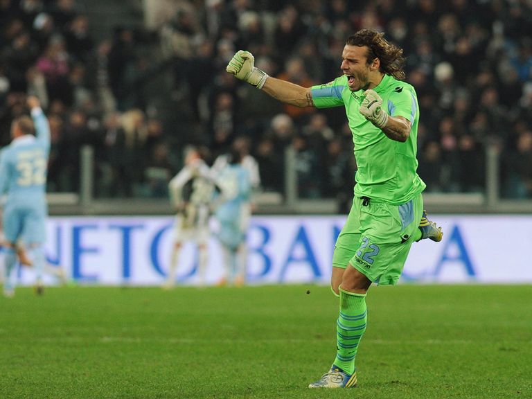 Federico Marchetti celebrates for Lazio