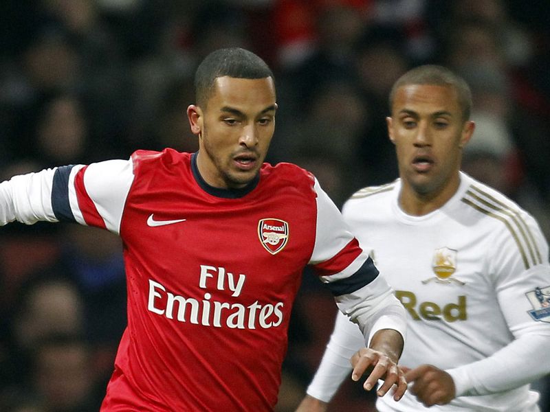 Theo Walcott is unable to make the breakthrough in a goalless first half at the Emirates Stadium