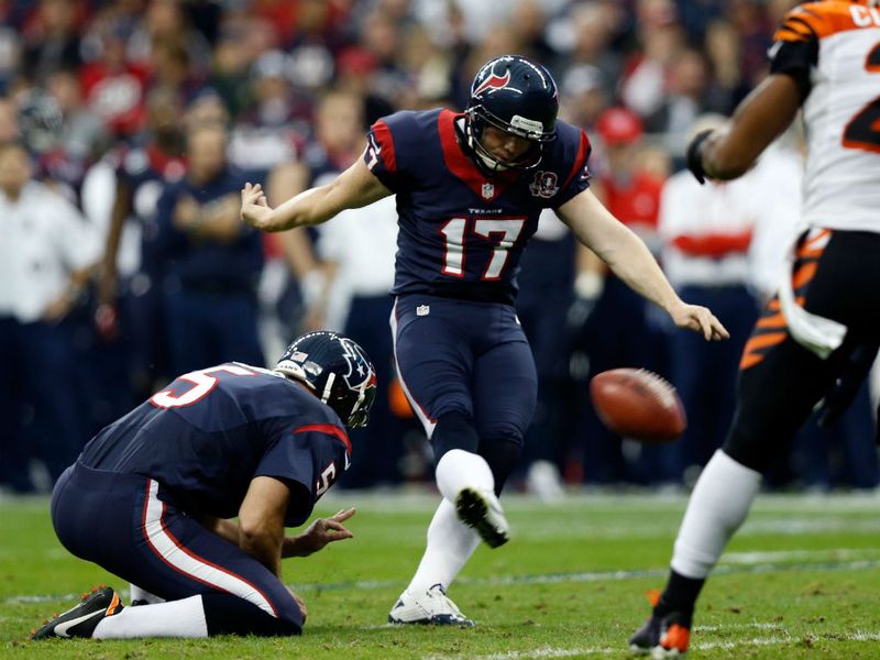 The hosts dominated for much of the game at Reliant Stadium, but had to rely on Shayne Graham's boot for points in the first half.
