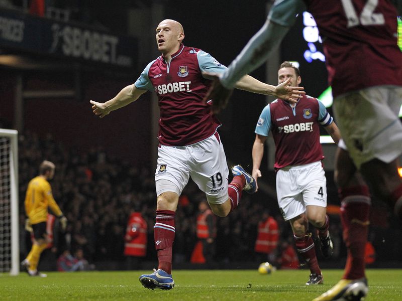 The Hammers come back strong though, as James Collins nods home two Joe Cole crosses to make it 2-1 to the home side.