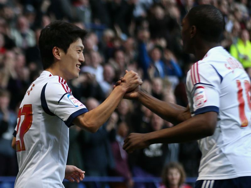 Lee Chung Yong capitalises on a Carlos Cuellar mistake to put Bolton 1-0 up against Sunderland. The game ends in a 2-2 draw.