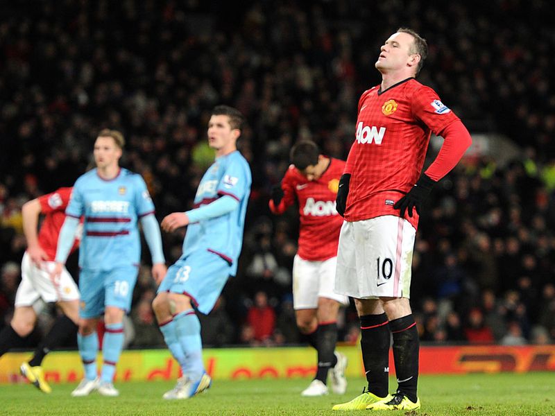 Rooney misses a penalty for United but they still hold on for a 1-0 victory over West Ham. They will host Fulham in round four