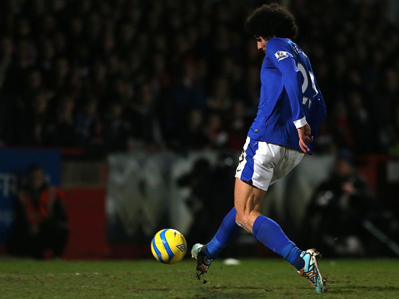 Fellaini nets the fifth late on to wrap up a 5-1 victory